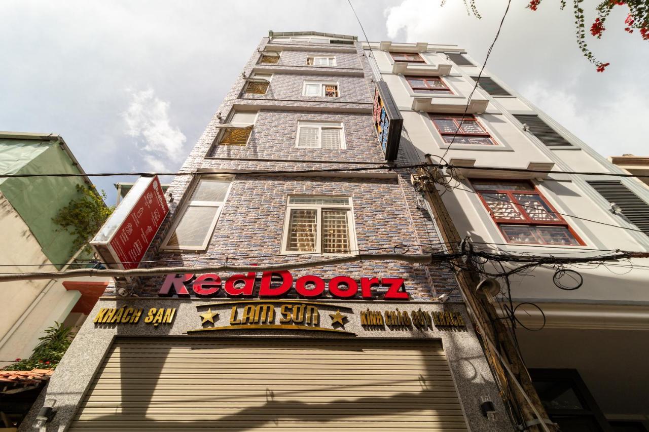 Готель Reddoorz Near Etown 4 Хошимін Екстер'єр фото